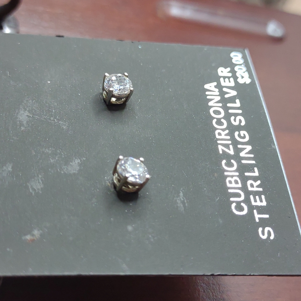 Primrose sterling silver stud earrings - Picture 5 of 5